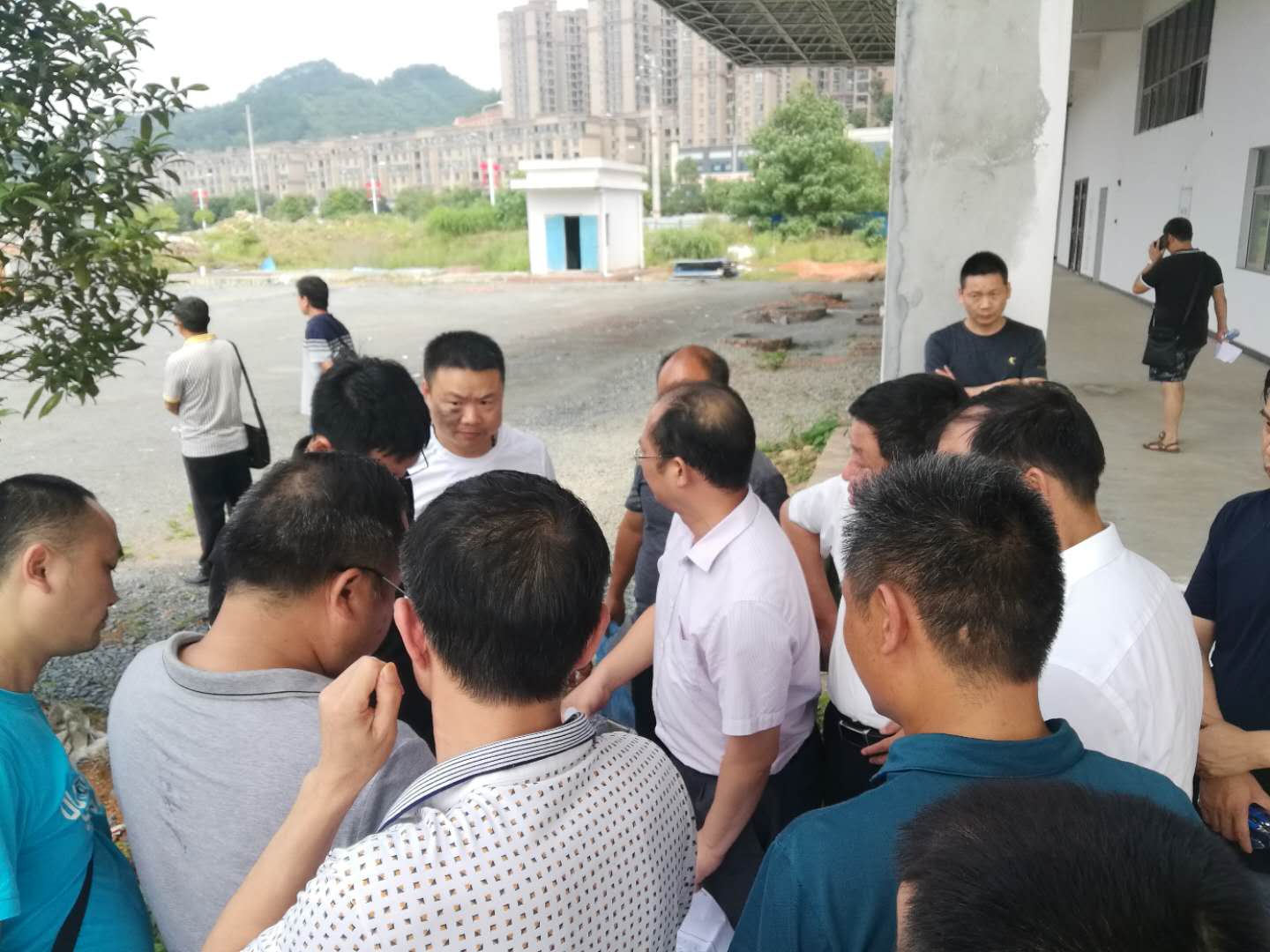 杨贤东副县长带队对新汽车站开展调研