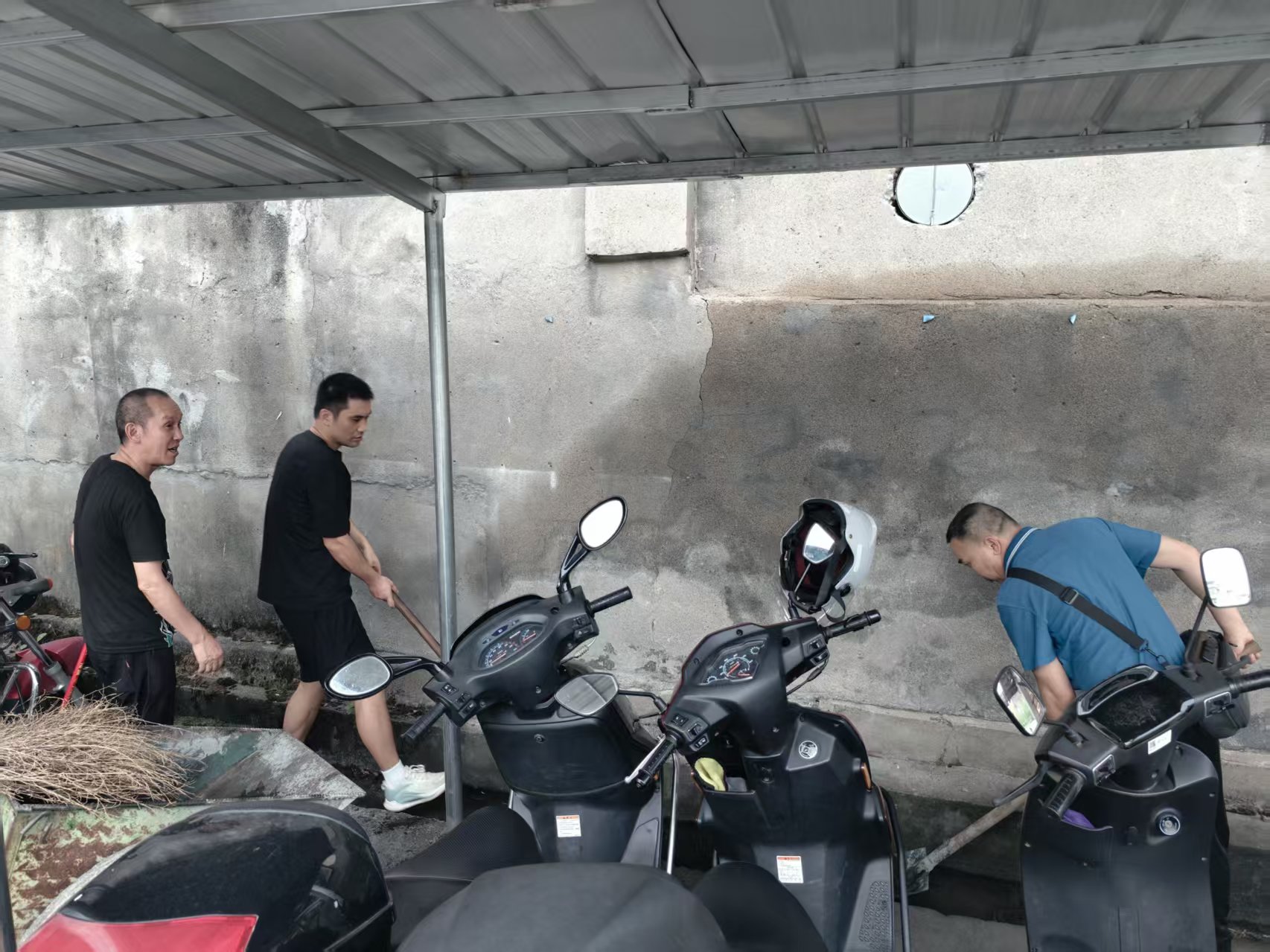清洁环境喜迎“双节”