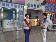 工会主席邓文晖授牌