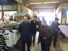 徐晓明在安江中心市场检查工作