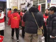 洪江汽车站内的“一抹红”