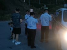 执法人员突击检查