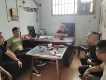 为进一步推动公交行业的共同发展，促进各公交公司之间的交流与合作，8月29日上午，飞达公司共交通有限责任公司荣幸地迎来了泸溪公交公司的参观交流团队。 本次参观了我司车辆维修保养基地及新能源充电站等。通过实地参观和讲解，深入的了解我司在车辆管理、维护及新能源应用等方面的具体实践入成果。 双方在公司会议室进行了座谈交流。我司领导详细介绍了我们的运营模式、新线路开发、安全管理及服务质量提升等方面的经验。同时，双方就如何提升公交服务水平、人才培养、成本控制、加强驾驶员培训及应对新能源转型等热点话题进行了深入探讨。 此次交流学习不仅增进了彼此之间的友谊，更为双方在未来的合作与发展中奠定了坚实的基础。我们期待在不久的将来，能与更多的行业同仁开展广泛的合作与交流，共同推动公交事业的发展与繁荣。