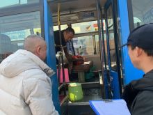 “春运期间，乘客的安全是我们最关心的问题”。1月13日上午，由飞达公司董事长周元带队，展开了车辆安全大排查工作。每辆客车都经过了严格的“体检”，从车辆的动力系统、制动系统到灯光系统，再到车内的灭火器、安全锤、视频监控等，每一个细节都不曾遗漏。 春运开始之前，公司对驾驶员进行了全面的安全教育和培训，特别强调驾驶员要严格遵守交通法规，杜绝疲劳驾驶和超速行驶。 春运期间，飞达公司将全力以赴，以“多元化”的形式提高安全意识、以“零容忍”的态度纠正违章行为、以“克险关”的精神狠抓隐患排查整治、以“安全运营标准化”的要求落实各项基础工作。周元董事长表示“飞达公司将始终把乘客的安全放在首位，通过努力不断加强安全管理，提升服务质量，为广大乘客提供更加优质的出行服务。”