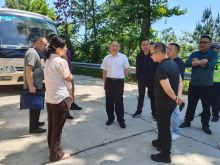 2015年5月13日上午飞达道路运输服务有限责任公司董事长周元、副经理全旭陪同来自交通运输局、应急管理局、交警队的多位工作人员深入杜家坪乡，开展开通班线前的道路勘查工作，对杜家坪乡的多条拟开通班线道路进行了细致考察。全面采集道路的基础数据，包括道路的长度、宽度、坡度、弯度等关键信息，同时对道路的路面状况、交通安全设施以及周边环境等进行了详细勘查与评估。 此次勘查过程中得到了杜家坪乡当地政府和居民的大力支持与配合，当地政府积极协调各方资源，为勘查工作提供便利条件当地居民们也纷纷表达对开通班线的热切期盼，希望借此改善出行难题，加强与外界的联系，推动当地经济发展。 飞达公司董事长周元表示，此次勘查工作对于杜家坪乡开通班线至关重要。通过实地勘查，能够准确掌握道路实际情况，为后续班线的规划、车辆选型以及运营方案制定提供科学依据 ，确保班线开通后安全、稳定、高效运行。交通部门工作人员也指出，开通杜家坪乡班线是提升农村交通服务水平的重要举措，将进一步完善农村交通网络，促进城乡之间的人员流动和物资流通，为乡村振兴战略实施提供有力支撑。