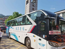 147车队用实际行动诠释了企业的社会责任，为这个夏日的高考季增添了一抹温暖的色彩。