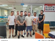 众人献血助同事