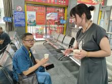 主题党日送清凉 菊花茶里见初心