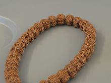 2025年11月21日乘坐16：00由怀化开往靖州县的大巴车上遗失了一条手串