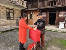 寒冬送温暖 真情暖人心