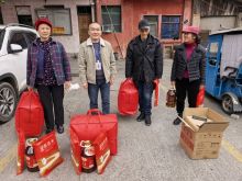 元旦佳节将至，为让困难职工切实感受到企业的温暖与关怀，12月30日上午，沅陵分公司副经理李军带领相关部门人员，开展年底困难职工走访慰问活动，将满载深情的慰问物资与节日祝福送到职工心坎上。 走访前，分公司提前摸底调研，掌握困难职工的家庭状况、健康情况及实际需求，确保慰问帮扶精准有效。每到一户，李军都与职工及家属促膝长谈，详细询问他们的生活起居、医疗保障和子女就学等情况，倾听急难愁盼问题，鼓励大家保持乐观心态，勇敢面对生活挑战，并表示分公司会持续关注困难职工需求，全力为他们排忧解难。 慰问现场，李军亲手将大米、食用油等生活物资送到职工手中，反复叮嘱他们保重身体，注意防寒保暖，安心过节。受慰问职工纷纷表示，感谢分公司的牵挂与关爱，这份温暖让他们倍感振奋，未来将以更饱满的热情投入工作，为企业发展贡献力量。 此次慰问，不仅为困难职工送去了物质帮扶，更传递了企业“以人为本”的人文关怀，进一步拉近了企业与职工的距离，增强了职工的归属感与幸福感，为构建和谐企业氛围、凝聚发展合力奠定了坚实基础。