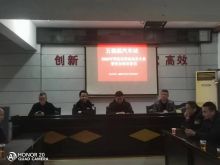 2026年春运已于2月2日正式启动，至3月13日结束，共计40天。沅陵五强溪汽车站严格遵照集团公司及分公司春运总体部署，系统谋划春运各项筹备工作，为实现“平安春运、便捷春运、温馨春运、效益春运”四维目标筑牢根基。    2月2日晚，五强溪片区率先召开春运动员大会，标志着分公司春运一线保障工作全面铺开。会议特别邀请镇政府分管交通安全领导、交警中队负责人现场指导，聚焦“两客一危”车辆安全管控核心要求，向全体驾驶员重申安全行车规范，强调要严格遵守限速规定、杜绝“三超一疲劳”行为，密切关注气象预警信息，落实恶劣天气“应停尽停”机制；在服务提升方面，拓展联网售票渠道、增设便民服务设施，重点优化老幼病残孕等特殊群体出行体验。 下一步，沅陵五强溪车站将持续深化春运保障举措，在运力调配方面，依托大数据研判客流走向，灵活增开加班班次、优化线路布局，保障学生、务工人员等重点群体集中出行需求，全力实现“平安春运、便捷春运、温馨春运、效益春运”的总体目标。