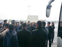 张副市长现场指导春运工作