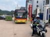 高考期间为助力广大高考学子安全、准时抵达考场，飞达公交公司积极参与行动，全力为2025年度高考考生提供优质、便捷的接送服务。 为了确保行车安全，公司精心抽调了一批素质高、驾驶技术精湛、服务经验丰富的优秀驾驶员参与接送任务。所有参与接送的车辆均提前进行了严格的安全检查，全面清扫车辆，为考生营造舒适整洁的乘车环境。驾驶员也全部接受了专项安全服务培训，只为能以最安全的状态、最平稳的驾驶、最温馨的服务陪伴考生出行。 飞达公交公司负责人周元表示：“高考是孩子们人生中的重要时刻，我们公交公司有责任、有义务为他们提供帮助，希望我们的服务能为考生们顺利应考贡献一份力量，祝愿每一位考生都能乘风破浪，全榜提名。”