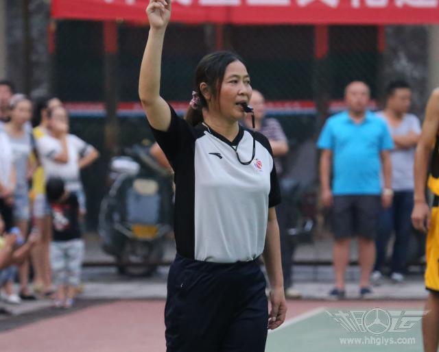 女裁判