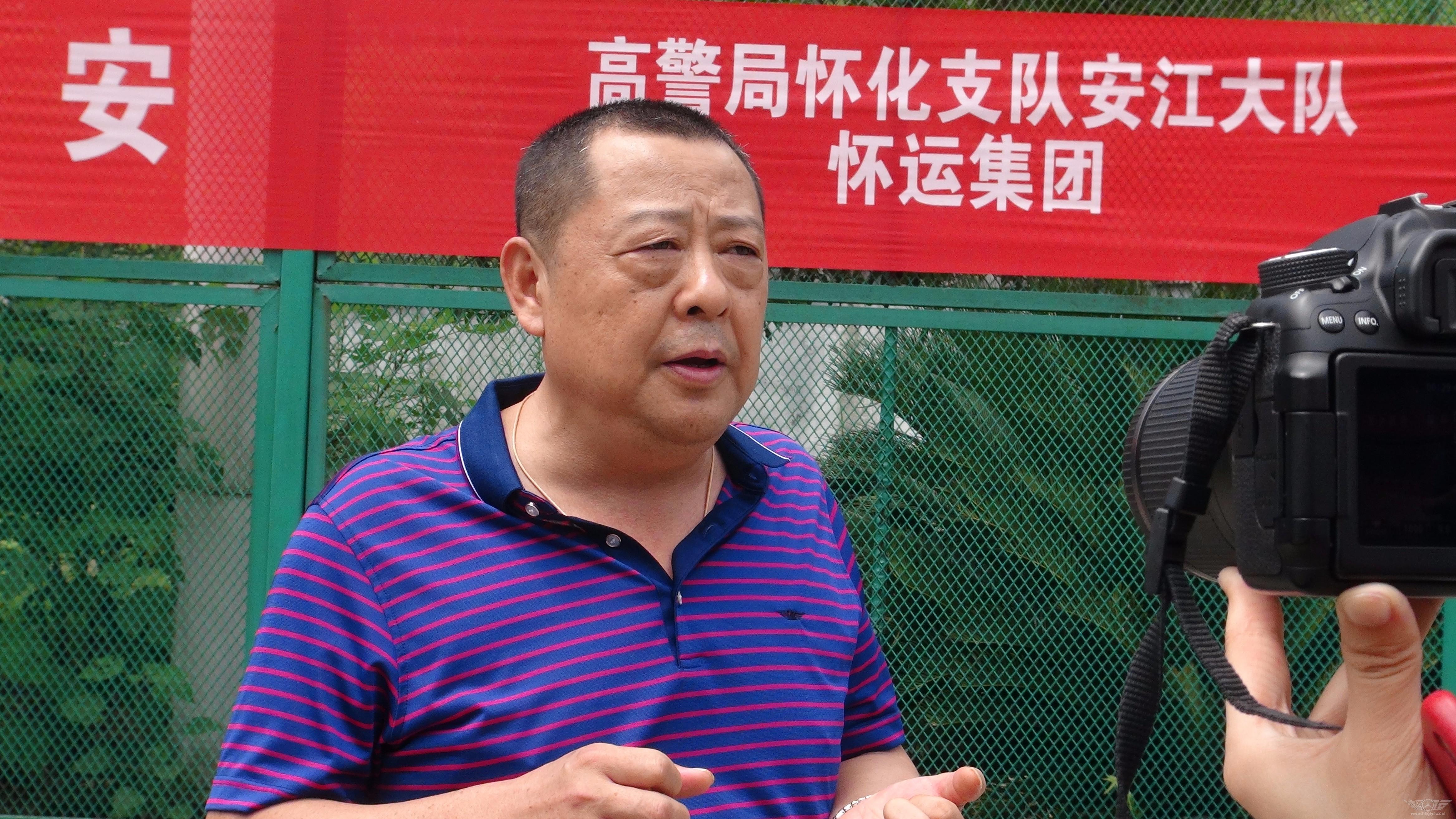 郎建中接受记者采访 郎建中接受记者采访
