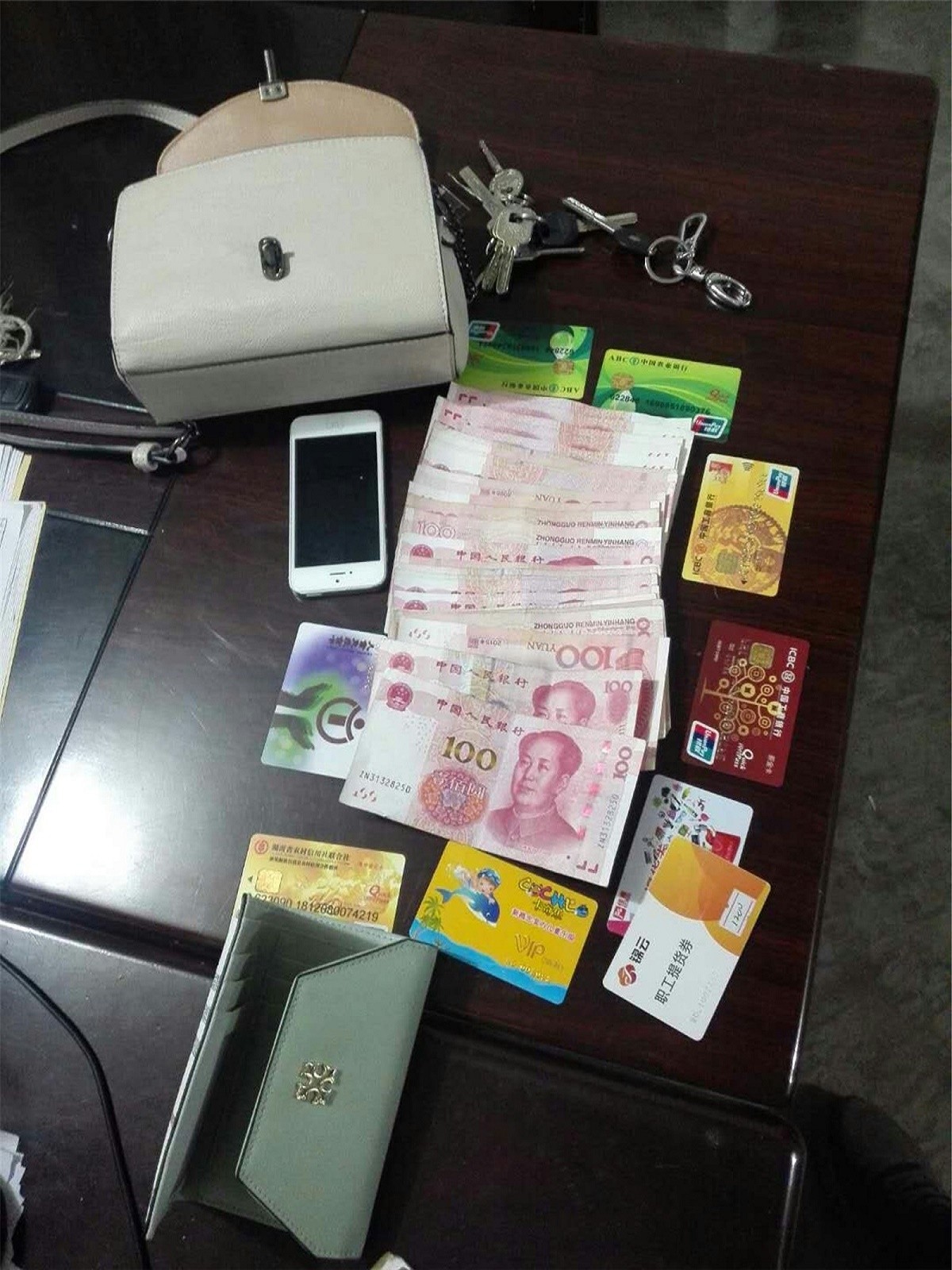 1548816677972113.jpg 新晃驾驶员拾金不昧2.jpg