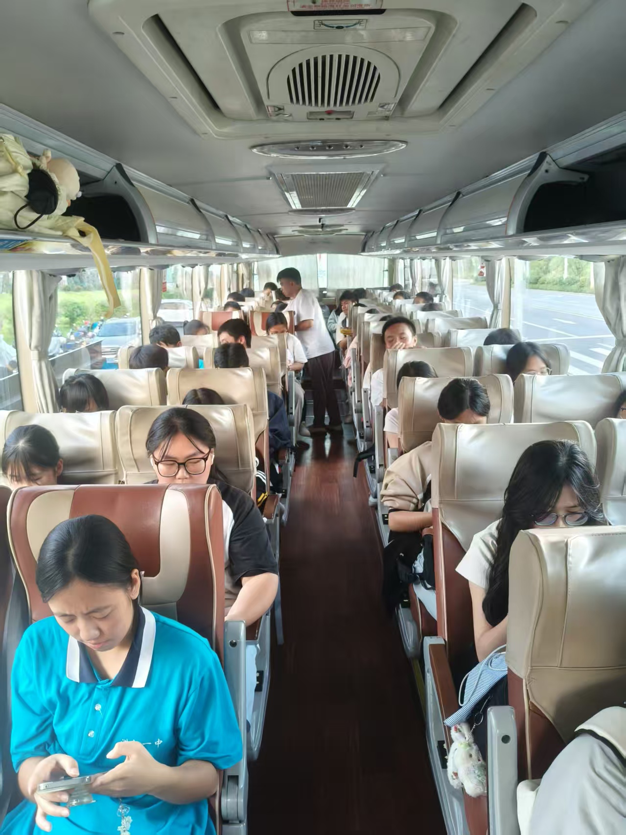 1792486906956956.jpg 校园直通车2.jpg