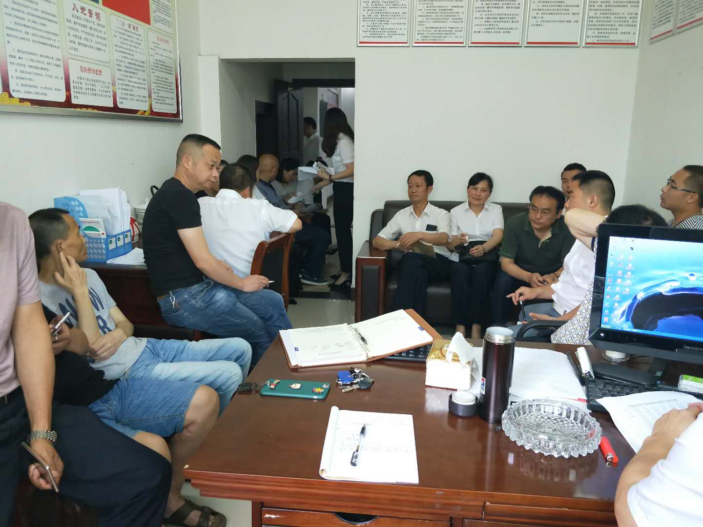 职工大会1.jpg